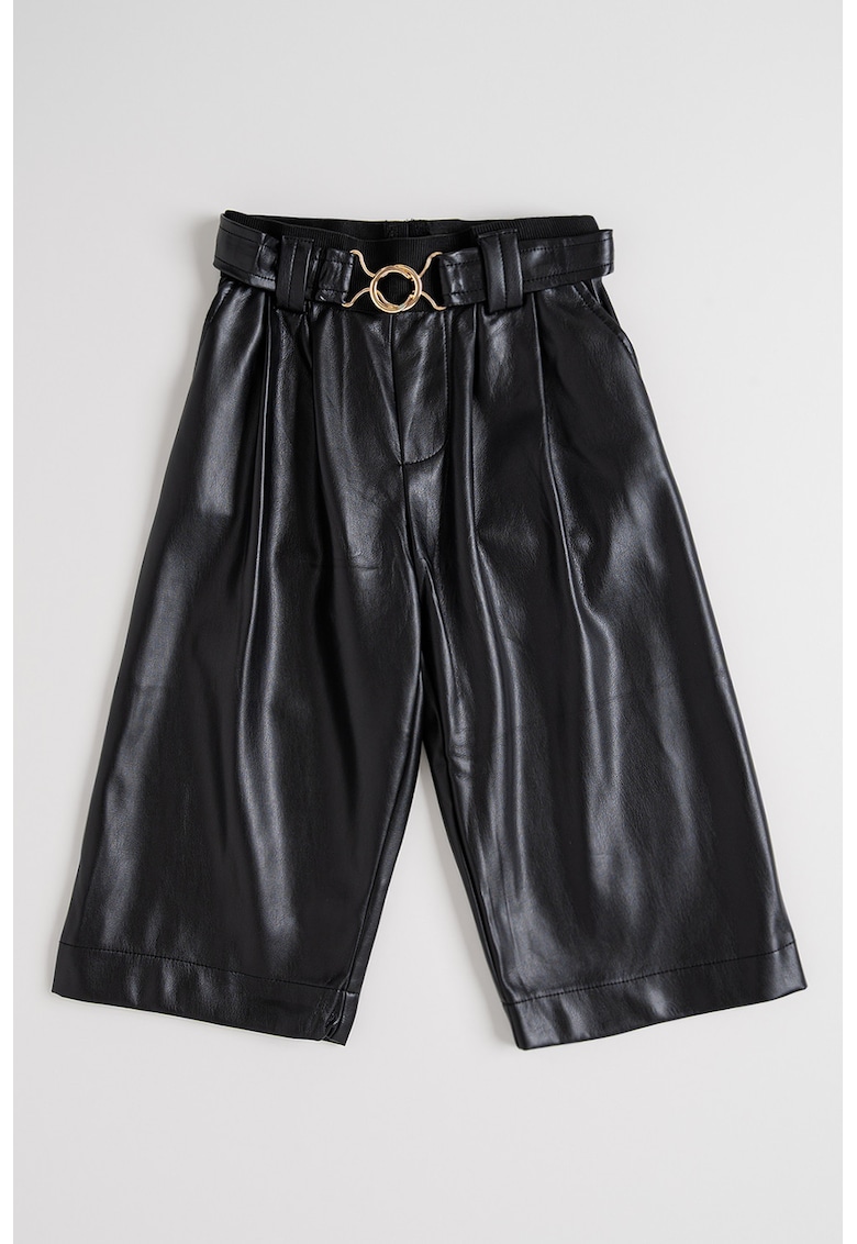 Pantaloni din piele ecologica cu o curea in talie