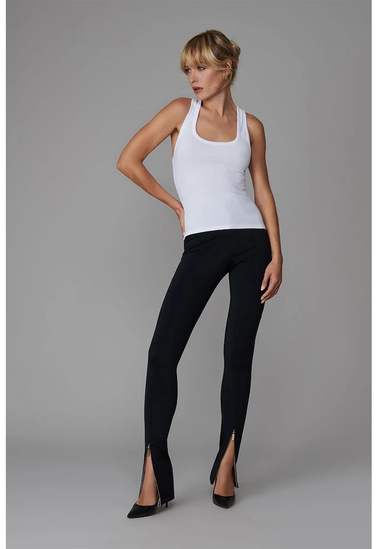 Top cu decolteu decupat Top cu decolteu decupat