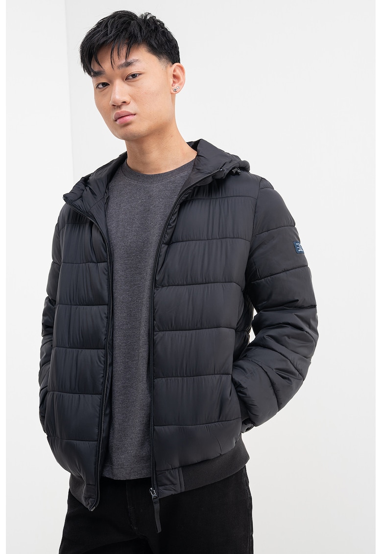 Jacheta lejera cu gluga