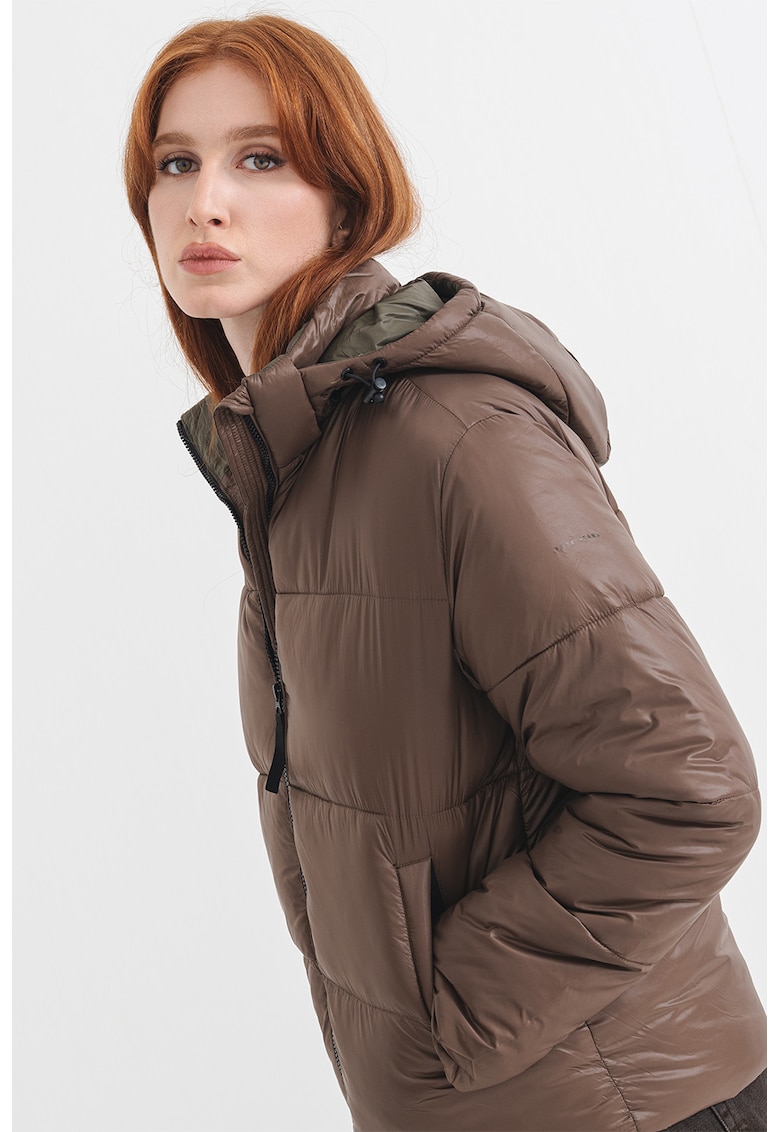 Geaca cu gluga si finisaj impermeabil