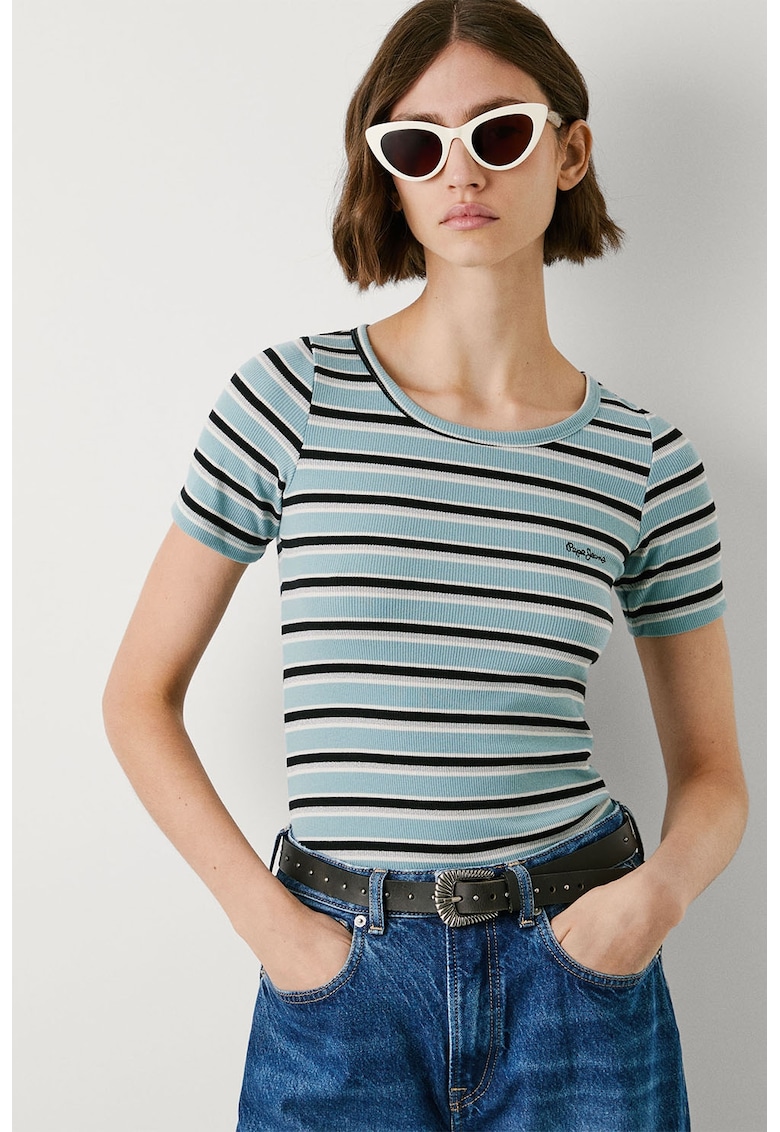 Tricou cu model in dungi si decolteu rotund Tricou cu model in dungi si decolteu rotund