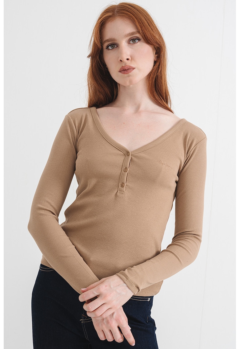 Bluza cu decolteu in V si fenta cu nasturi