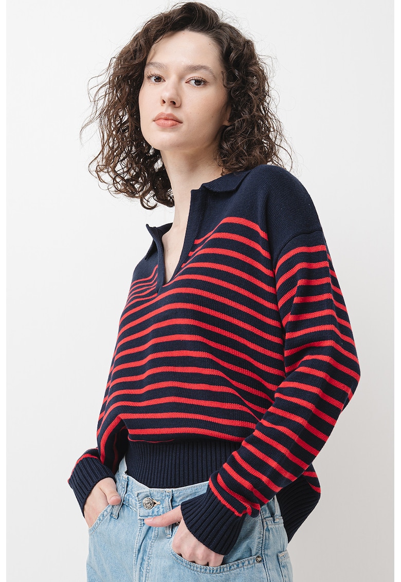 Pulover tricotat cu dungi