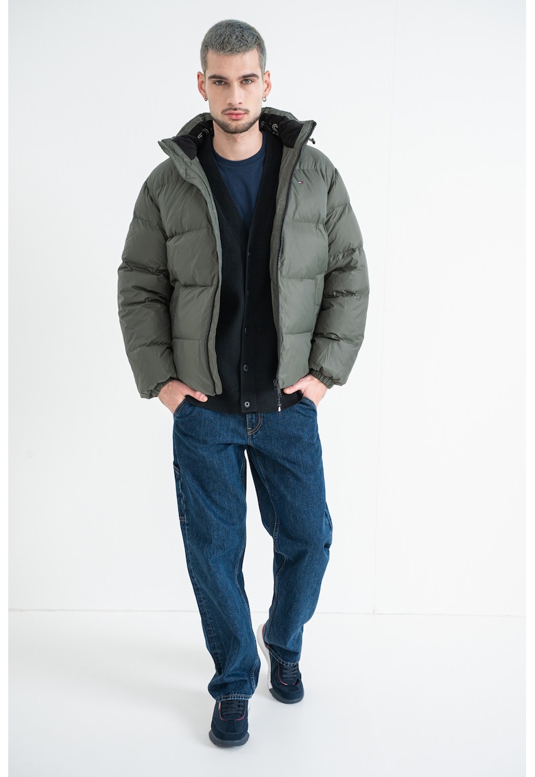 Geaca cu umplutura de puf si gluga