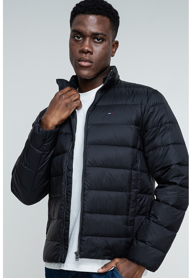 Jacheta cu logo discret