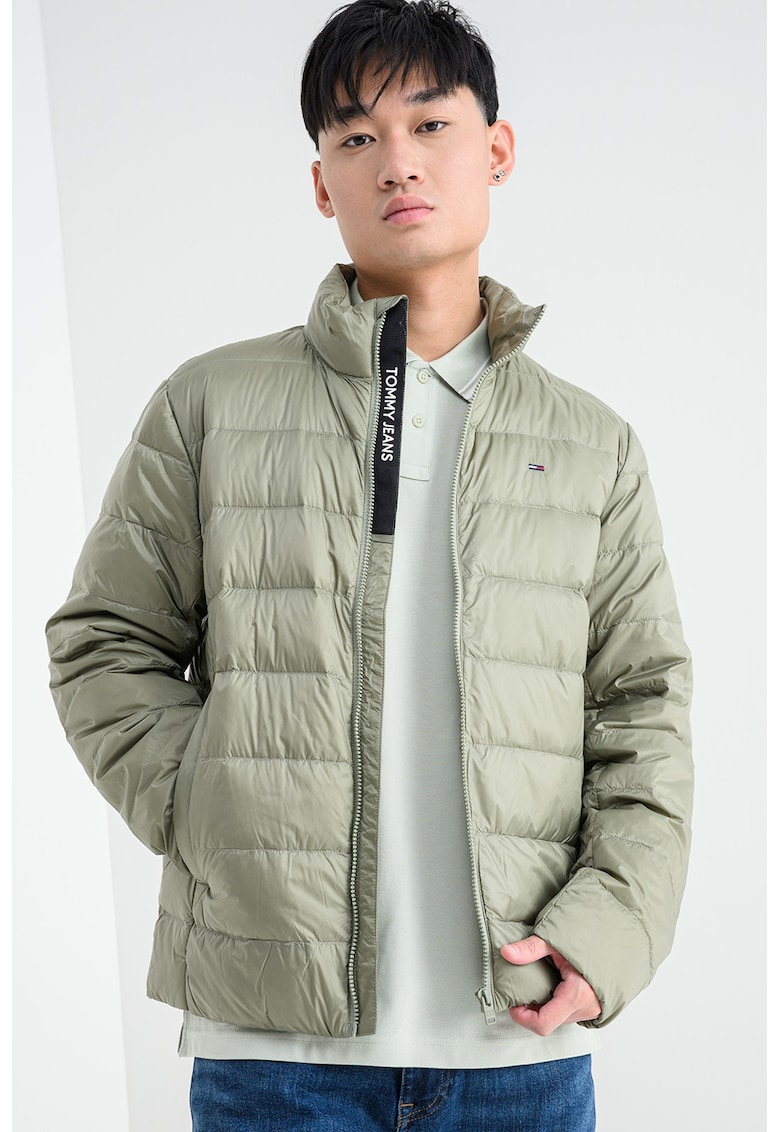 Jacheta cu logo discret