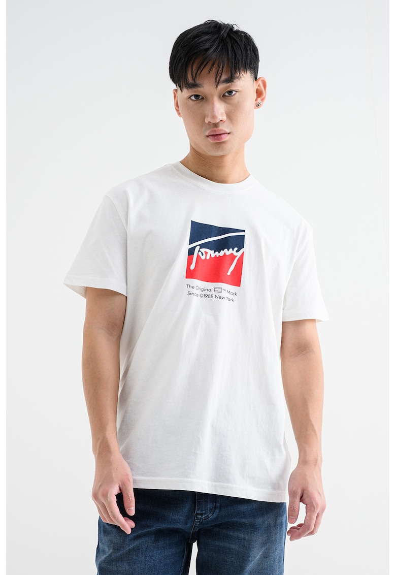 Tricou cu logo si decolteu la baza gatului