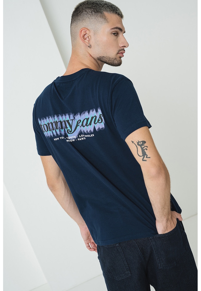 Tricou cu decolteu la baza gatului si imprimeu pe partea din spate