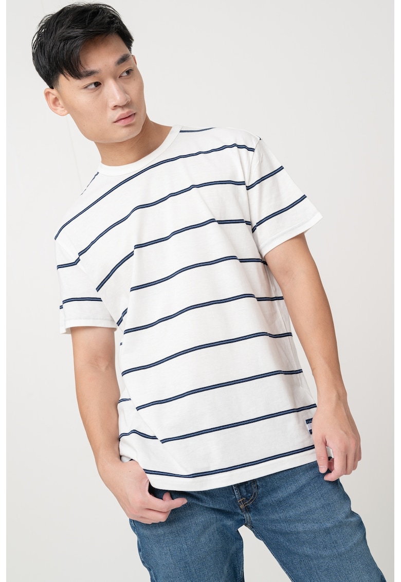 Tricou cu decolteu la baza gatului si model in dungi