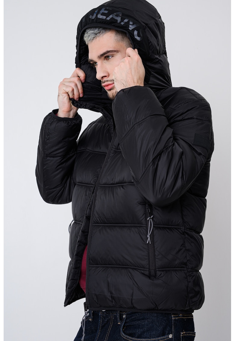 Geaca scurta matlasata cu gluga