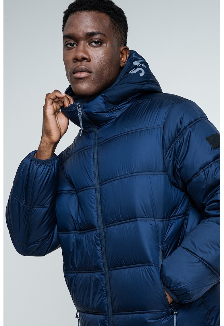 Geaca scurta matlasata cu gluga