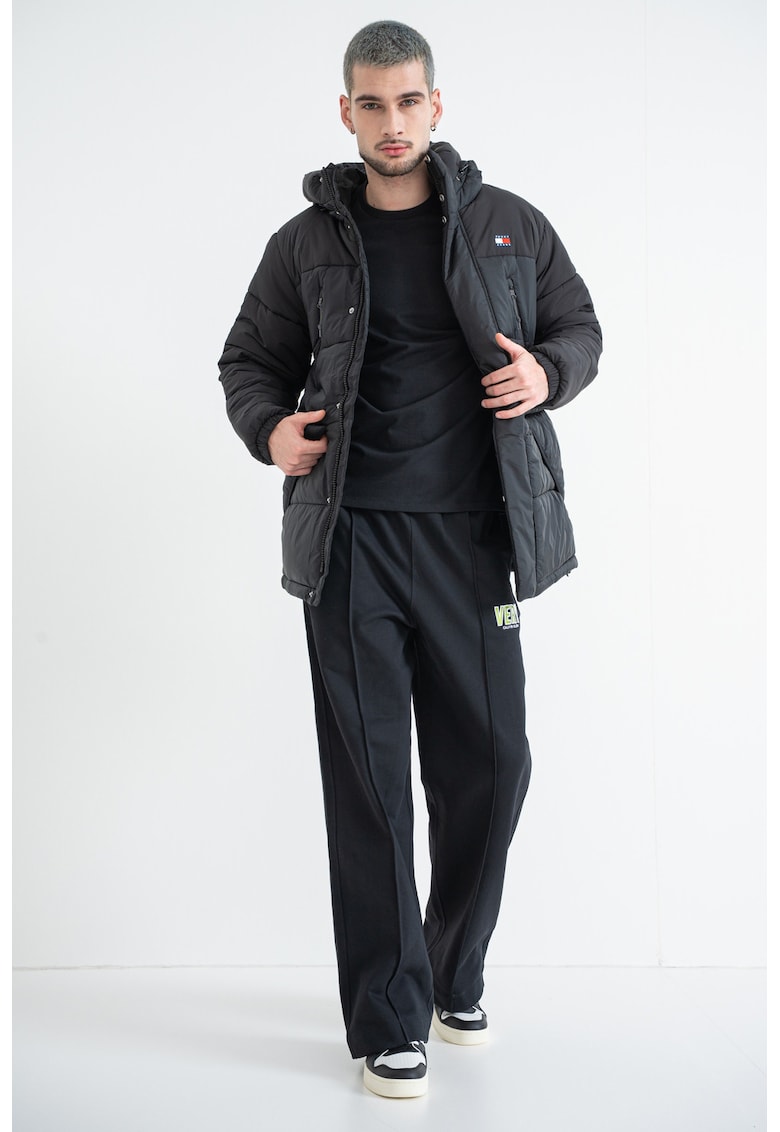 Geaca cu gluga si buzunare cu fermoar