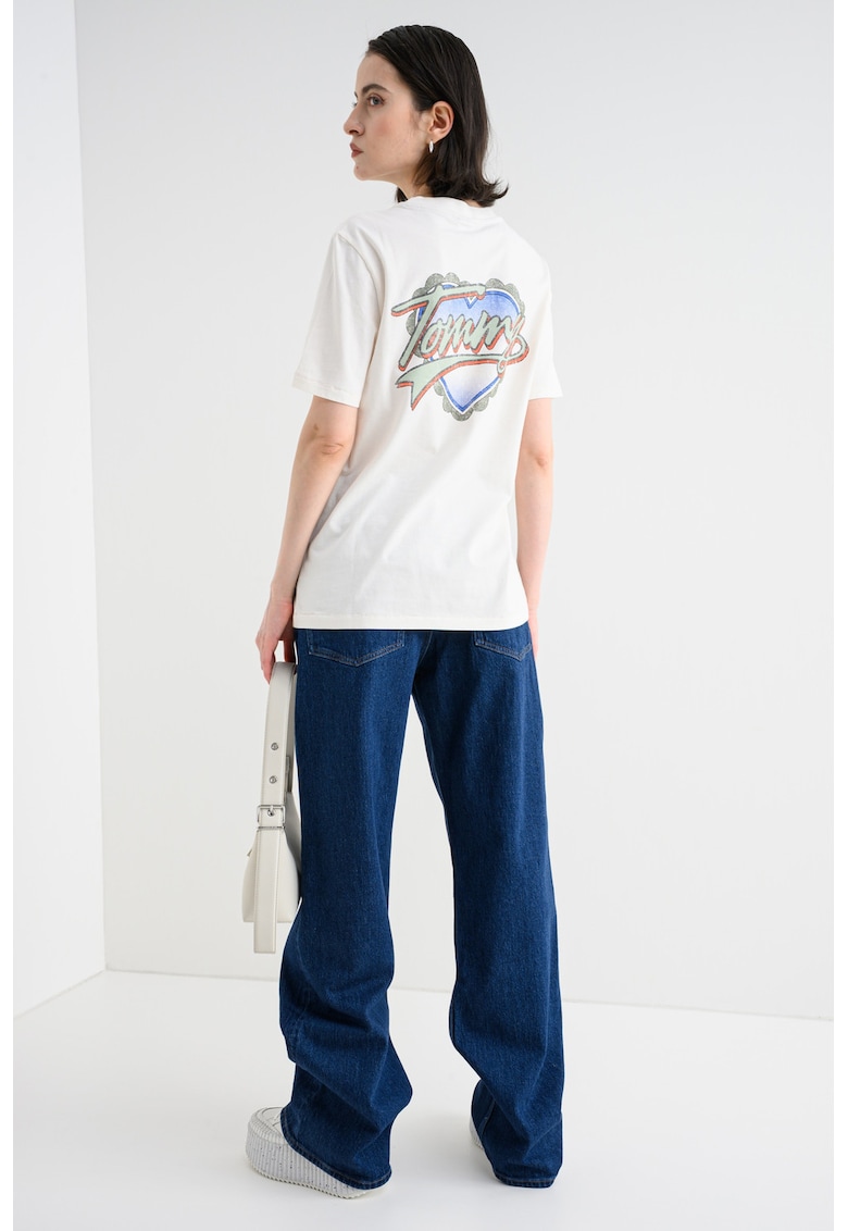 Tricou cu logo pe spate si decolteu la baza gatului