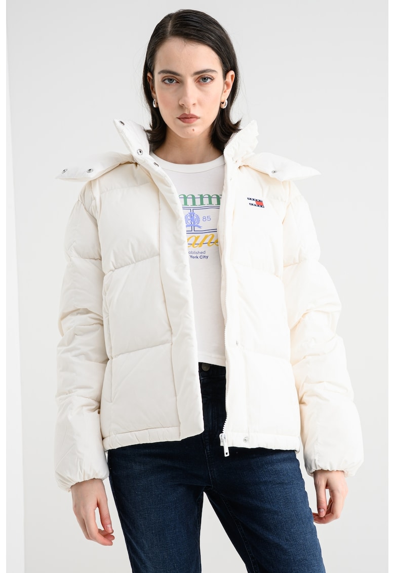 Geaca rezistenta la apa cu umplutura de puf