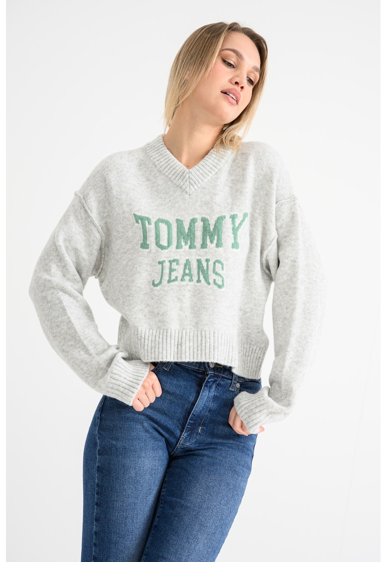 Pulover cu decolteu in V si maneci cazute