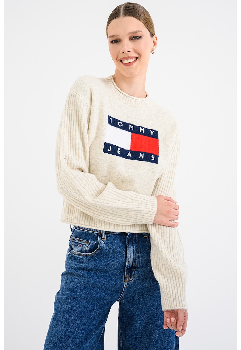 Pulover cu decolteu la baza gatului si logo