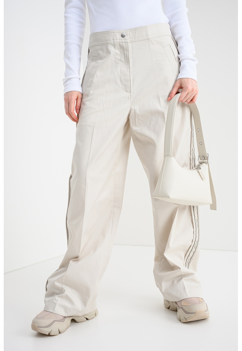 Pantaloni ampli cu benzi logo - Crem