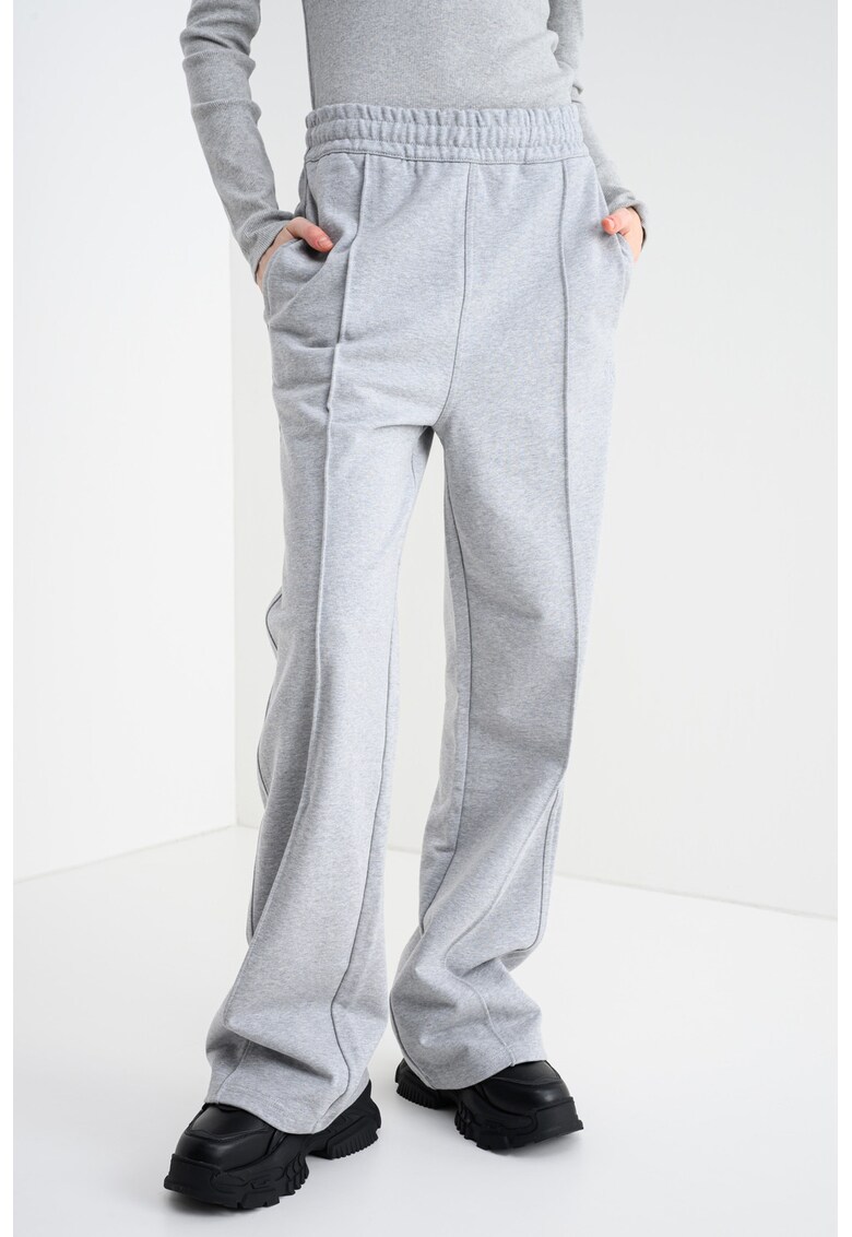 Pantaloni de trening cu talie elastica si buzunare laterale