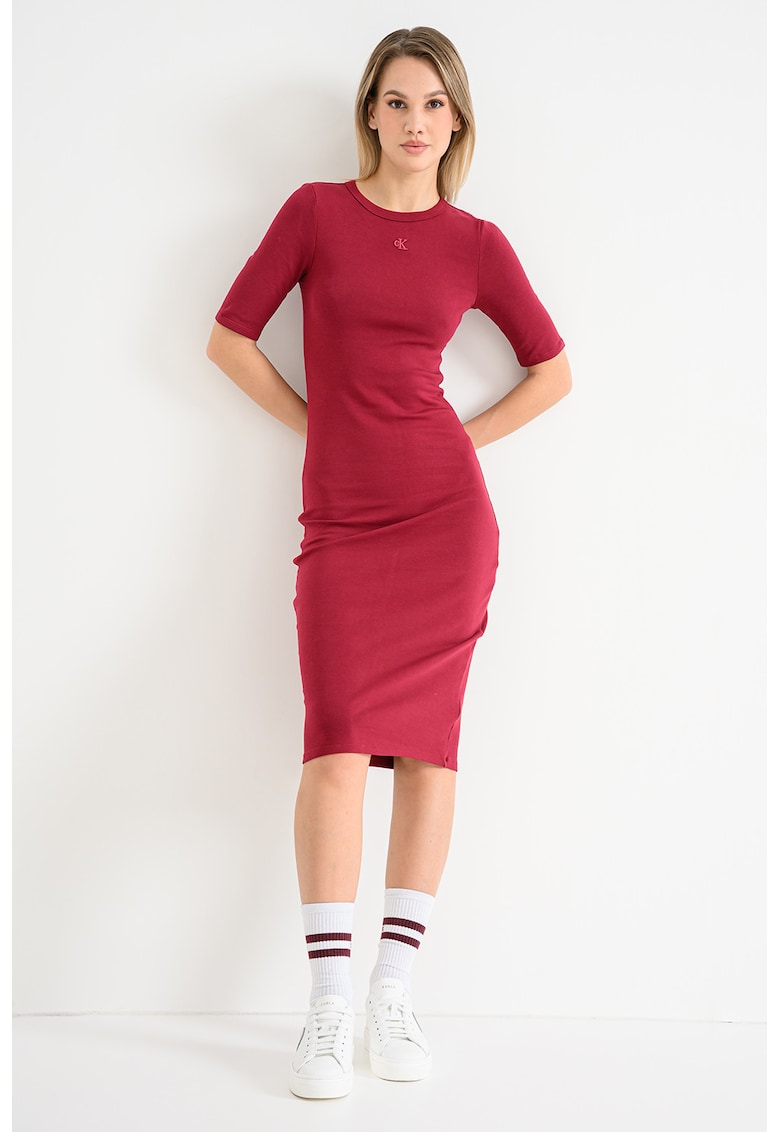 Rochie cu croiala bodycon si decolteu la baza gatului