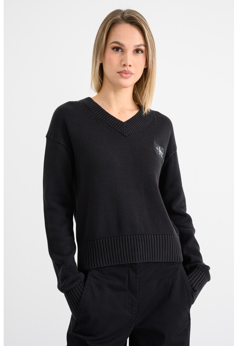 Pulover cu decolteu in V si maneci cazute