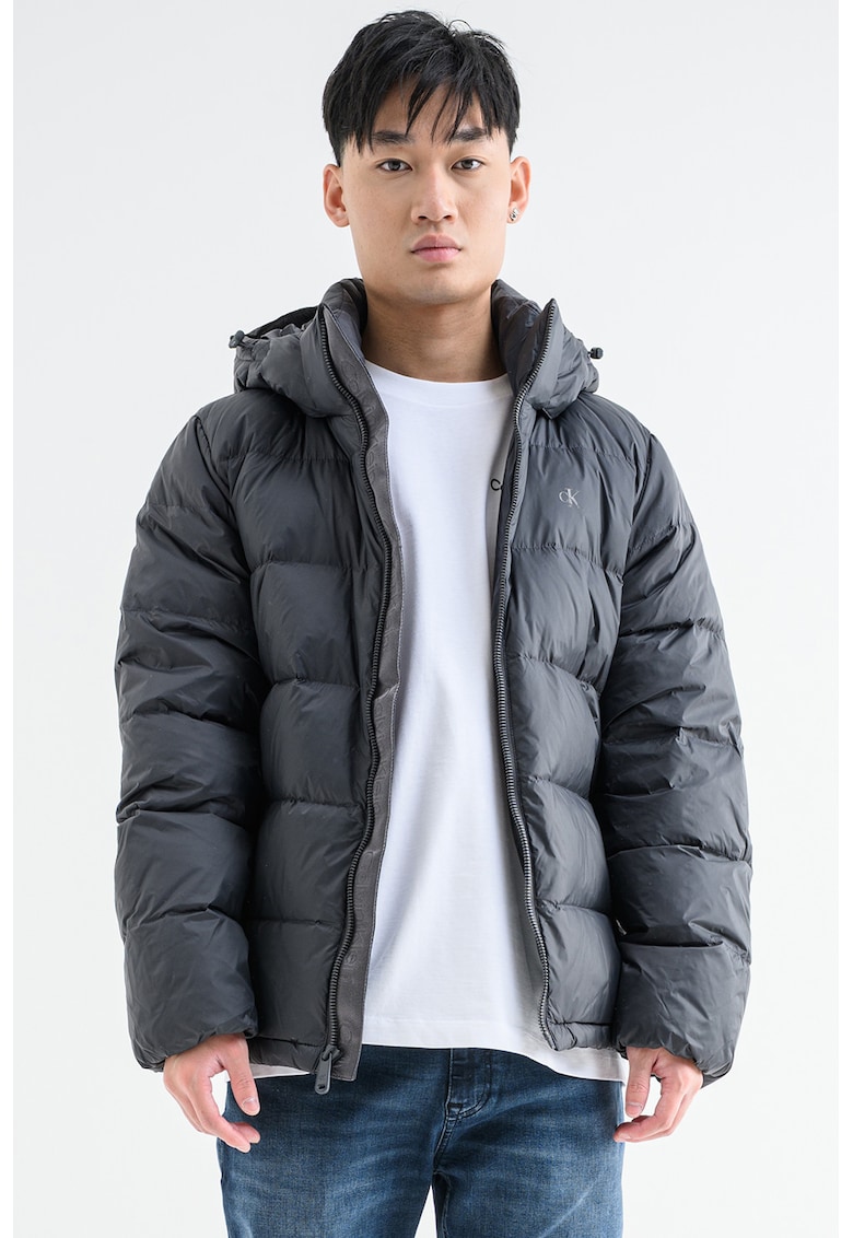 Geaca cu umplutura de puf - finisaj rezistent la apa si fermoar