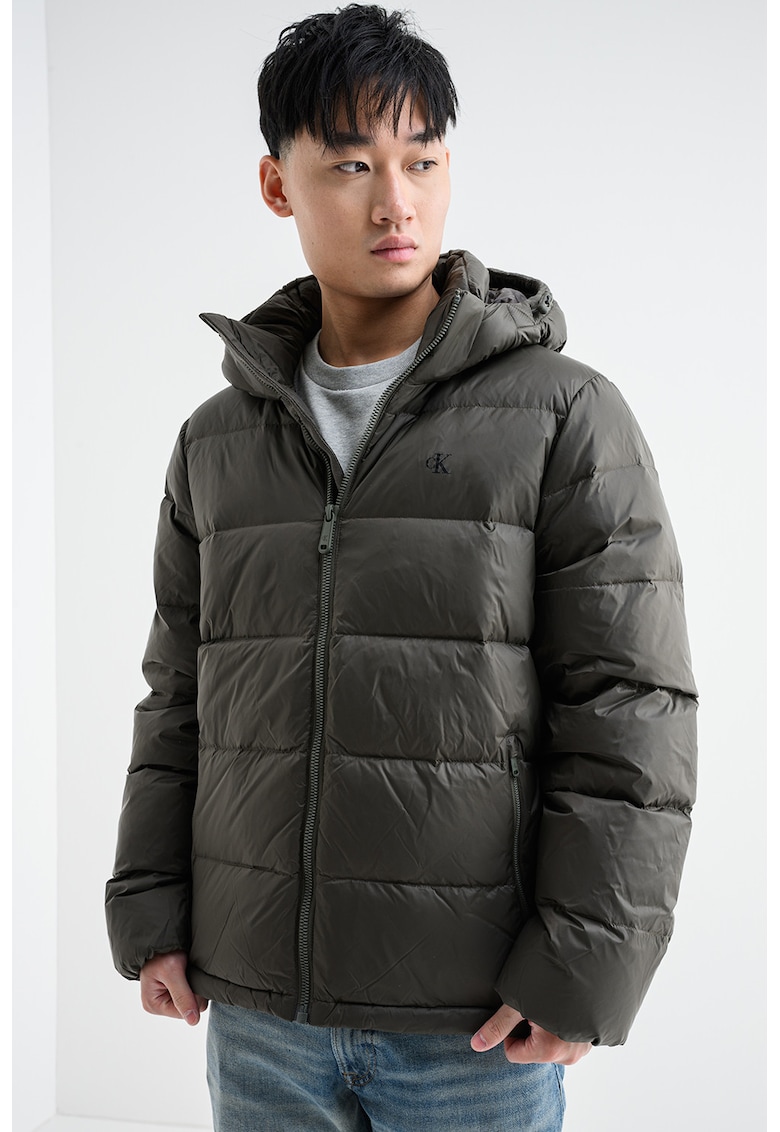 Geaca cu umplutura de puf - finisaj rezistent la apa si fermoar