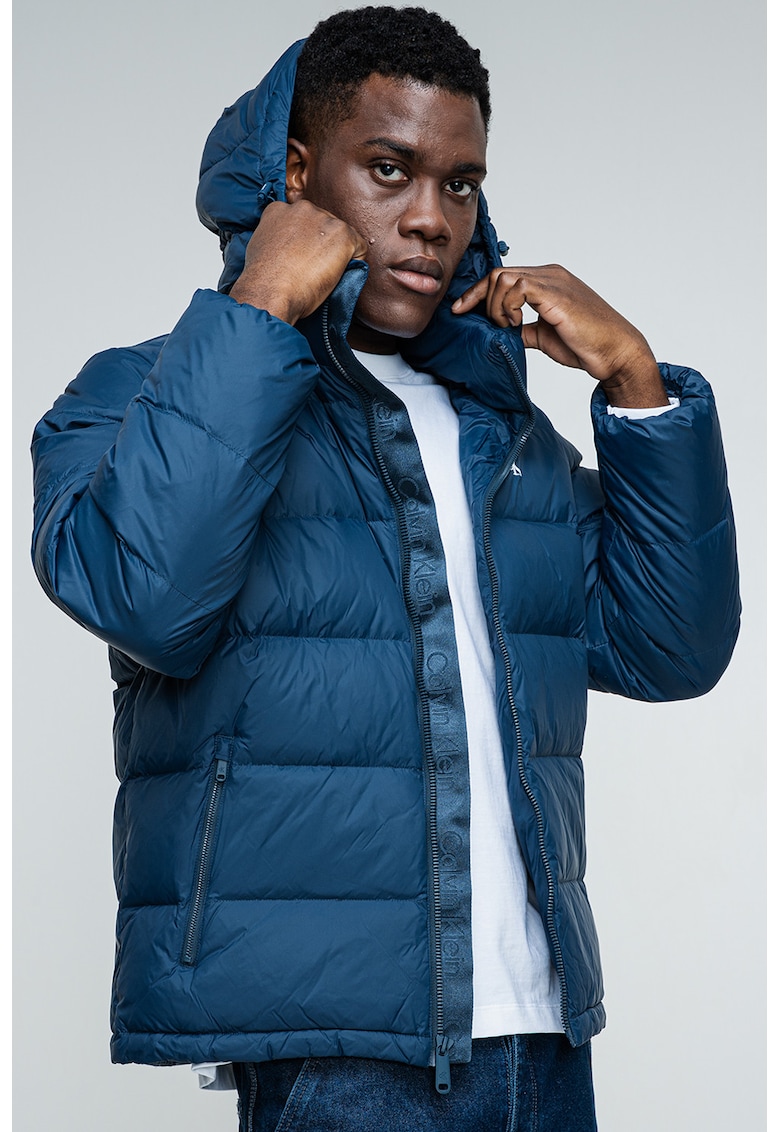 Geaca cu umplutura de puf - finisaj rezistent la apa si fermoar