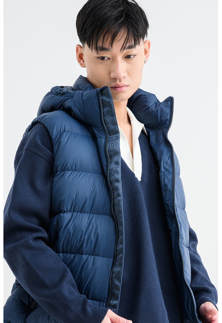 Vesta cu gluga si umplutura de puf