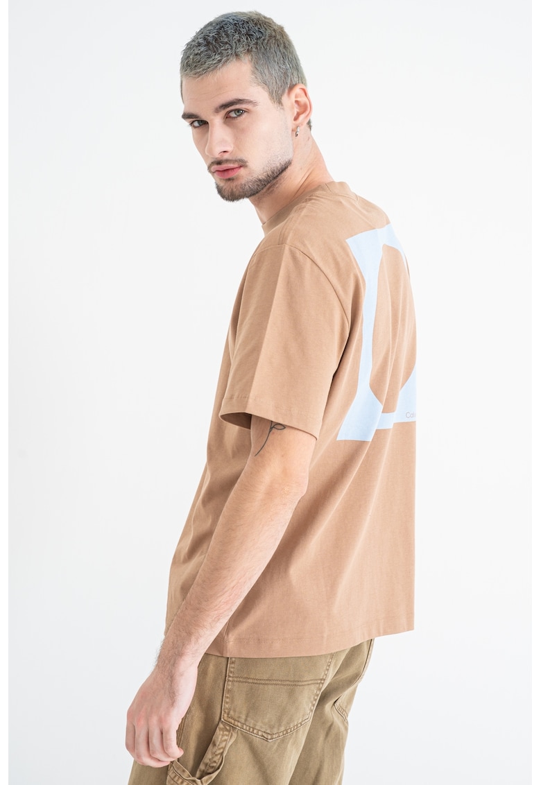 Tricou cu decolteu la baza gatului si logo - Caramel