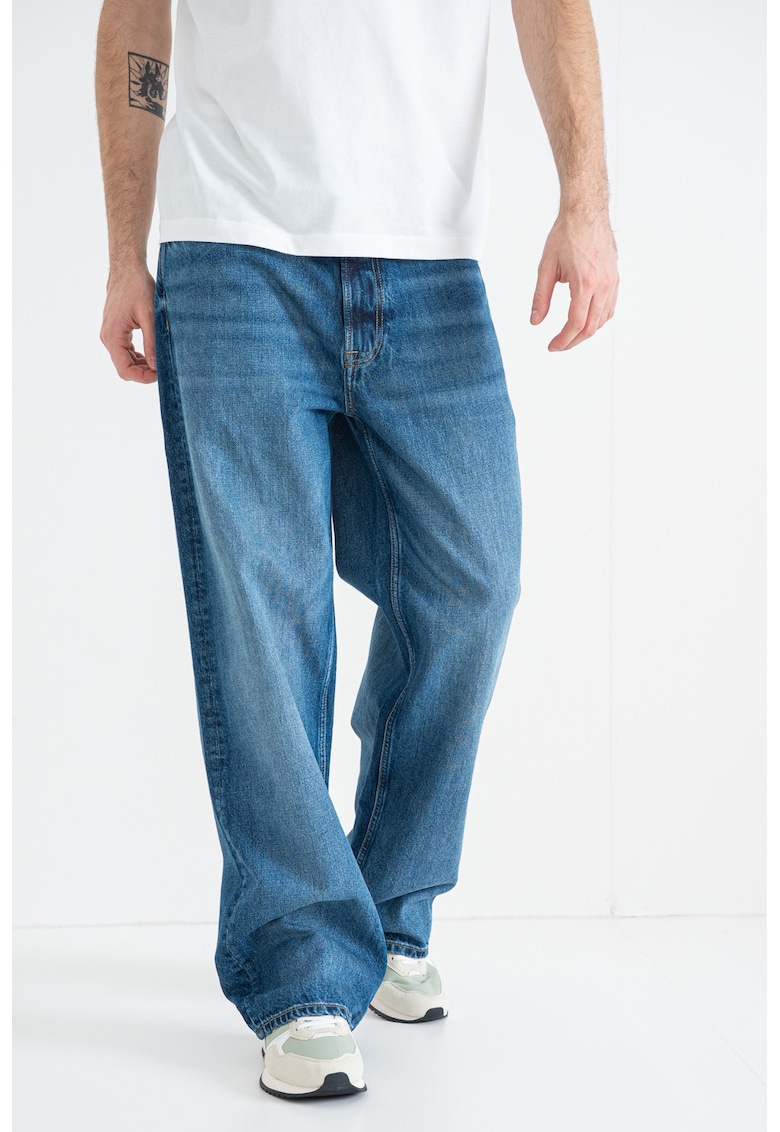 Blugi relaxed fit cu model uni