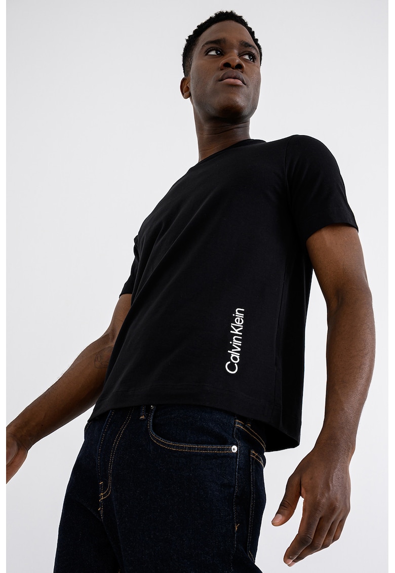 Tricou cu tehnologie uscare rapida si decolteu rotund - pentru fitness - Negru