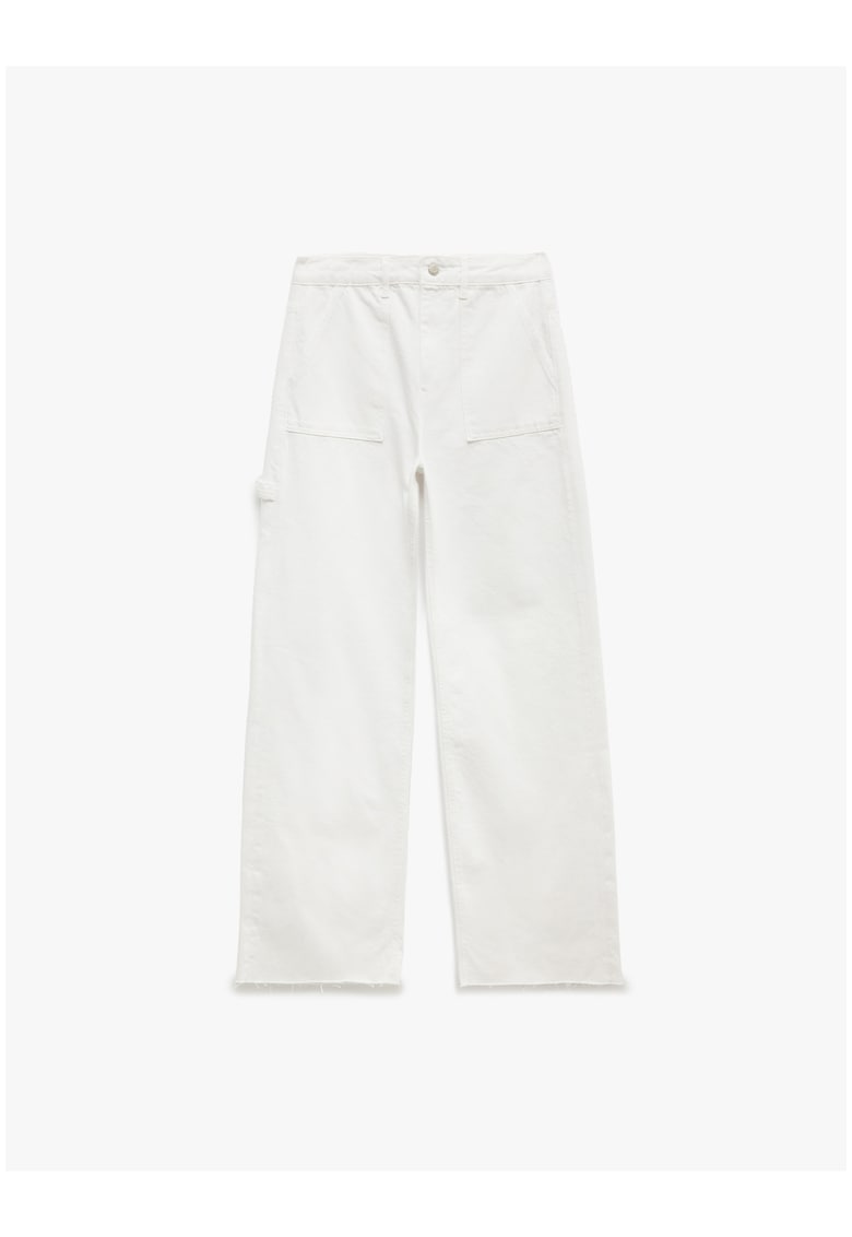 Blugi cu croiala ampla si terminatii franjurate