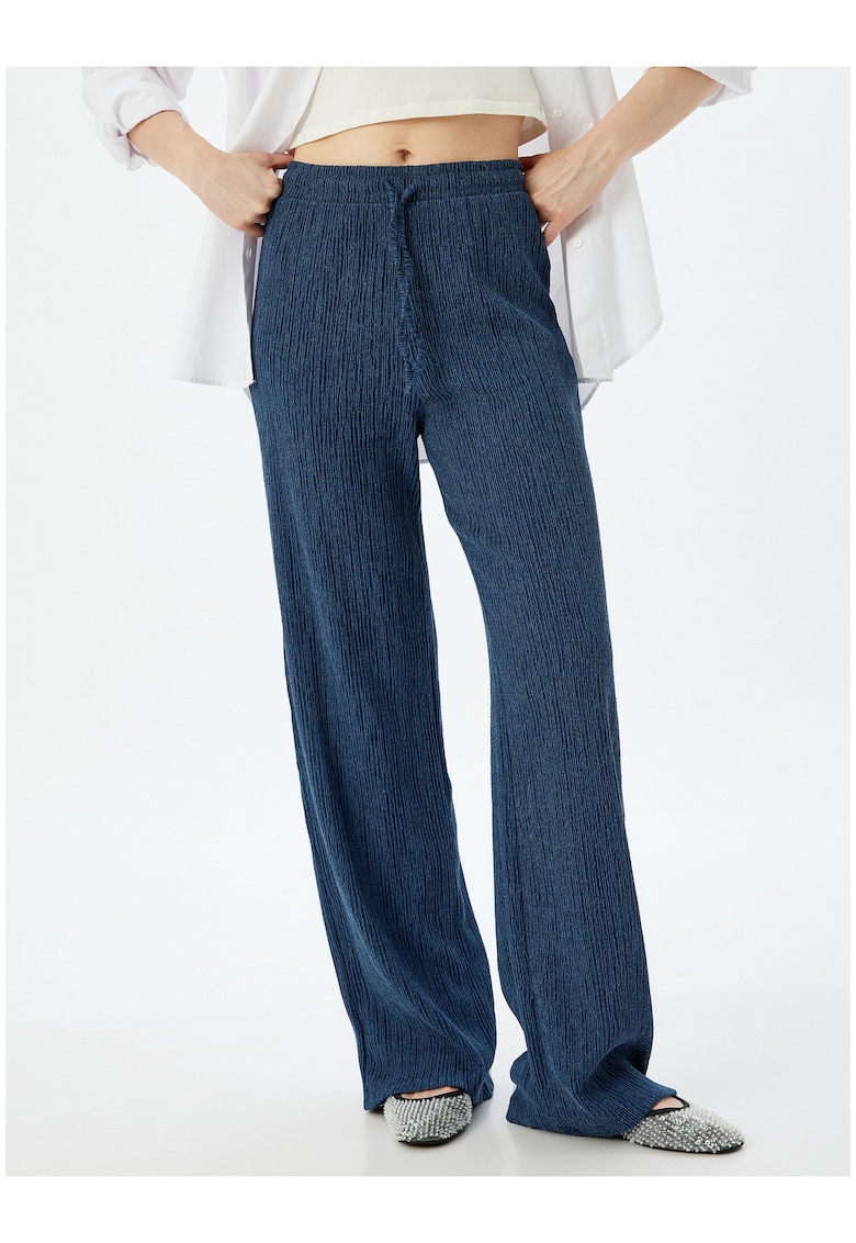 Pantaloni cu croiala dreapta si talie inalta