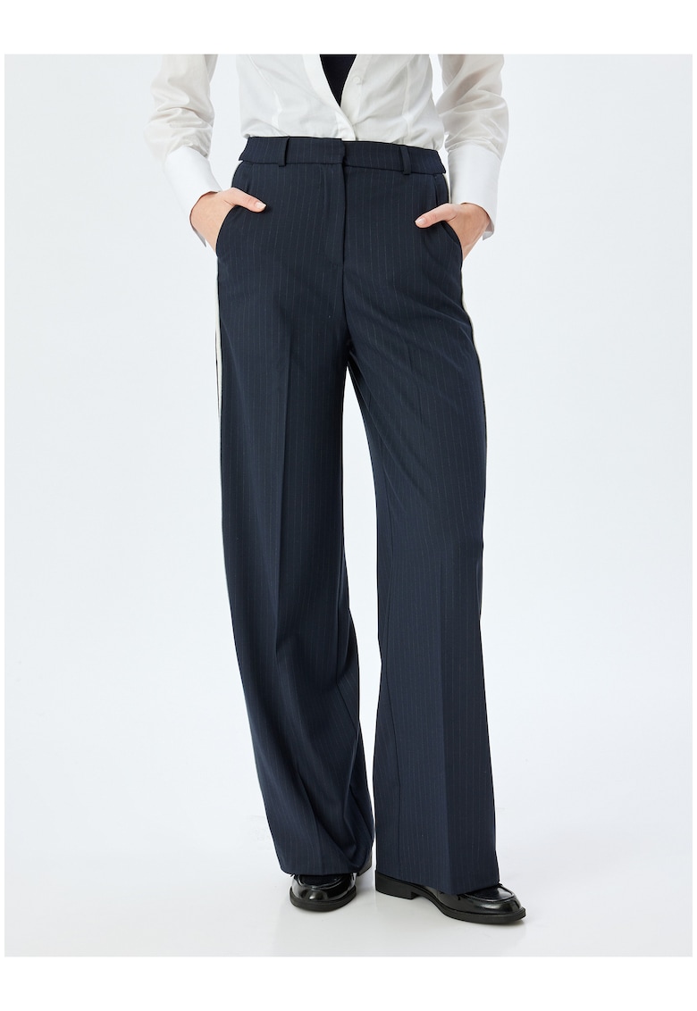 Pantaloni cu croiala dreapta si talie inalta