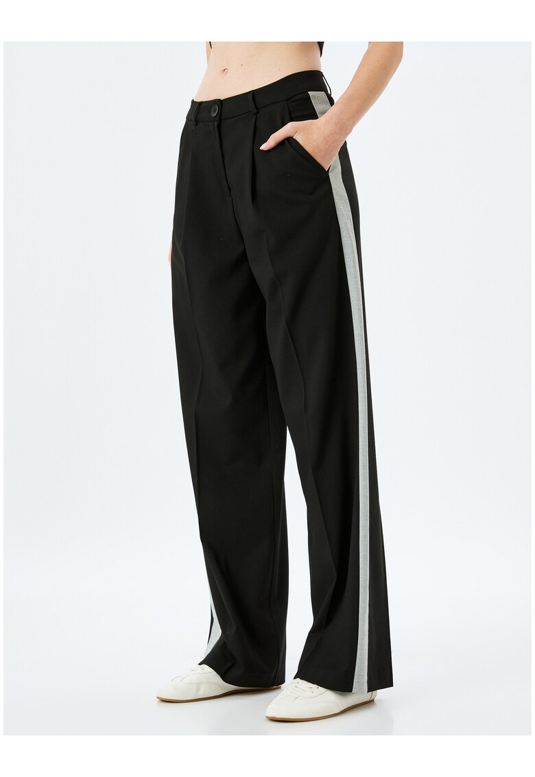 Pantaloni relaxed fit cu talie medie