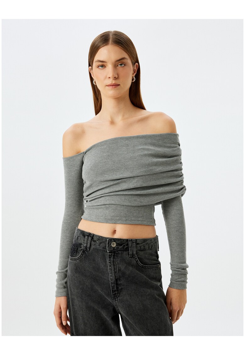 Bluza crop cu decolteu pe un umar