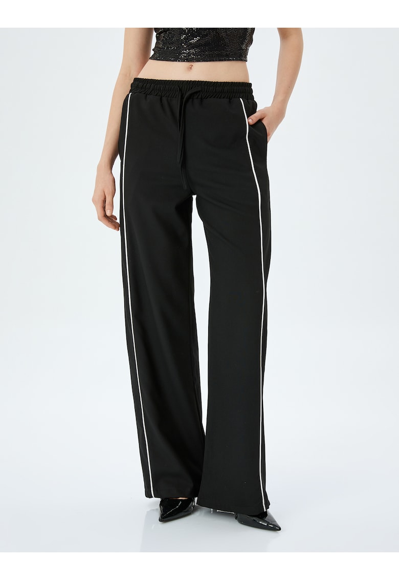 Pantaloni relaxed-fit cu bretele contrastante