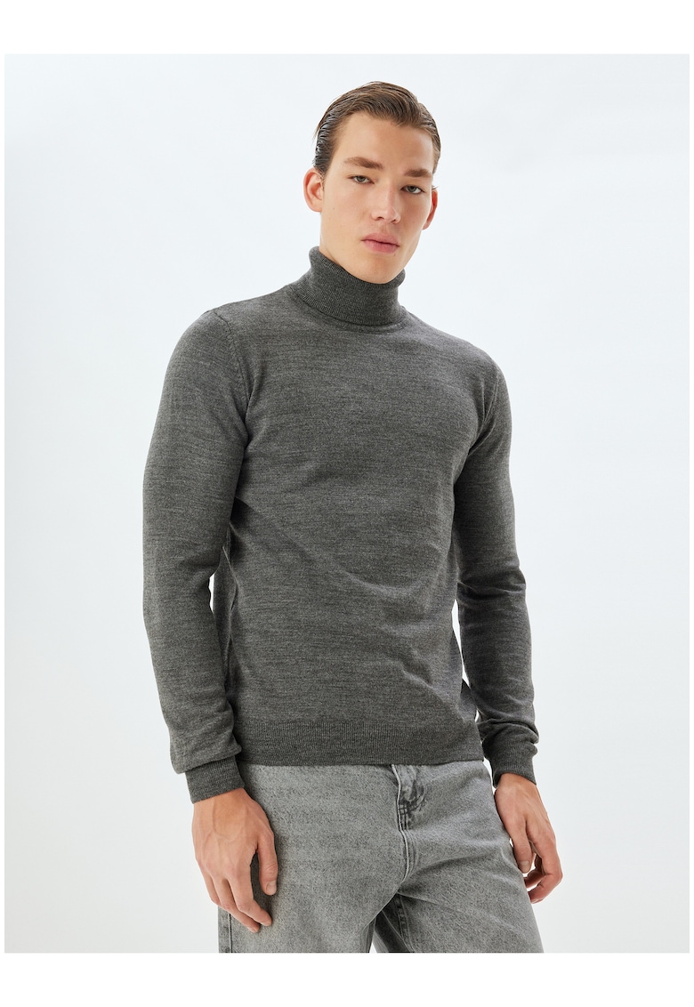 Pulover uni cu guler inalt