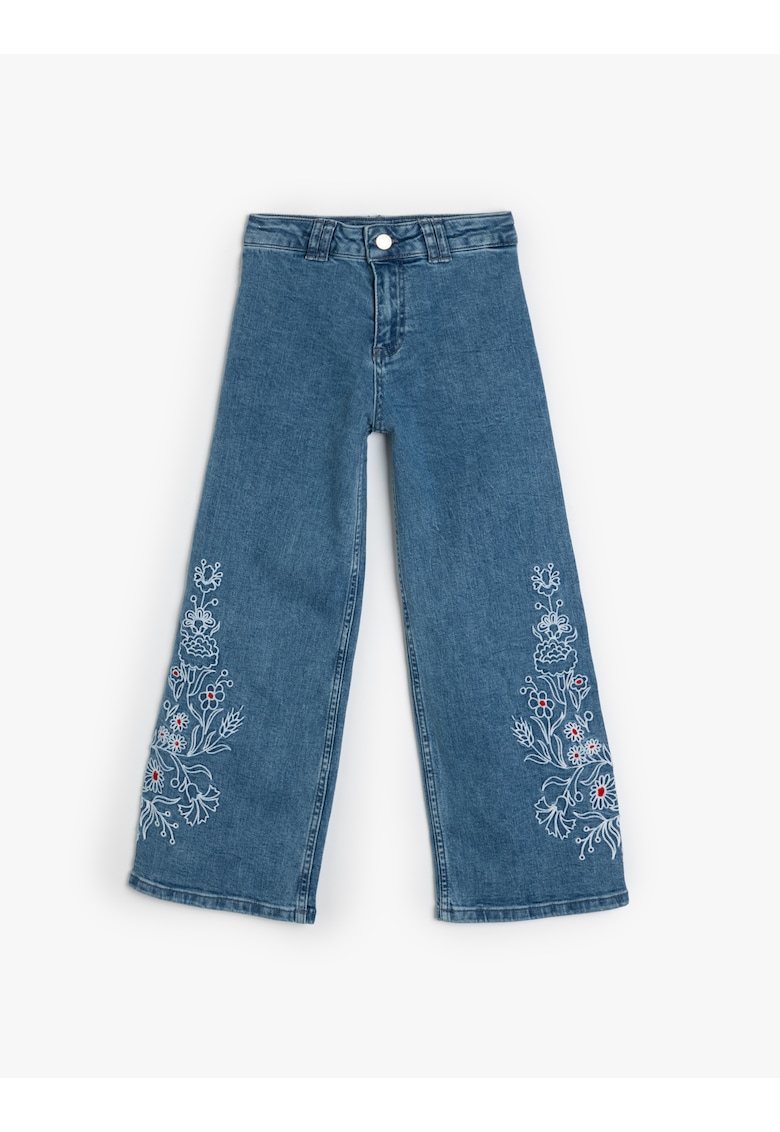 Blugi cu croiala ampla si detalii brodate