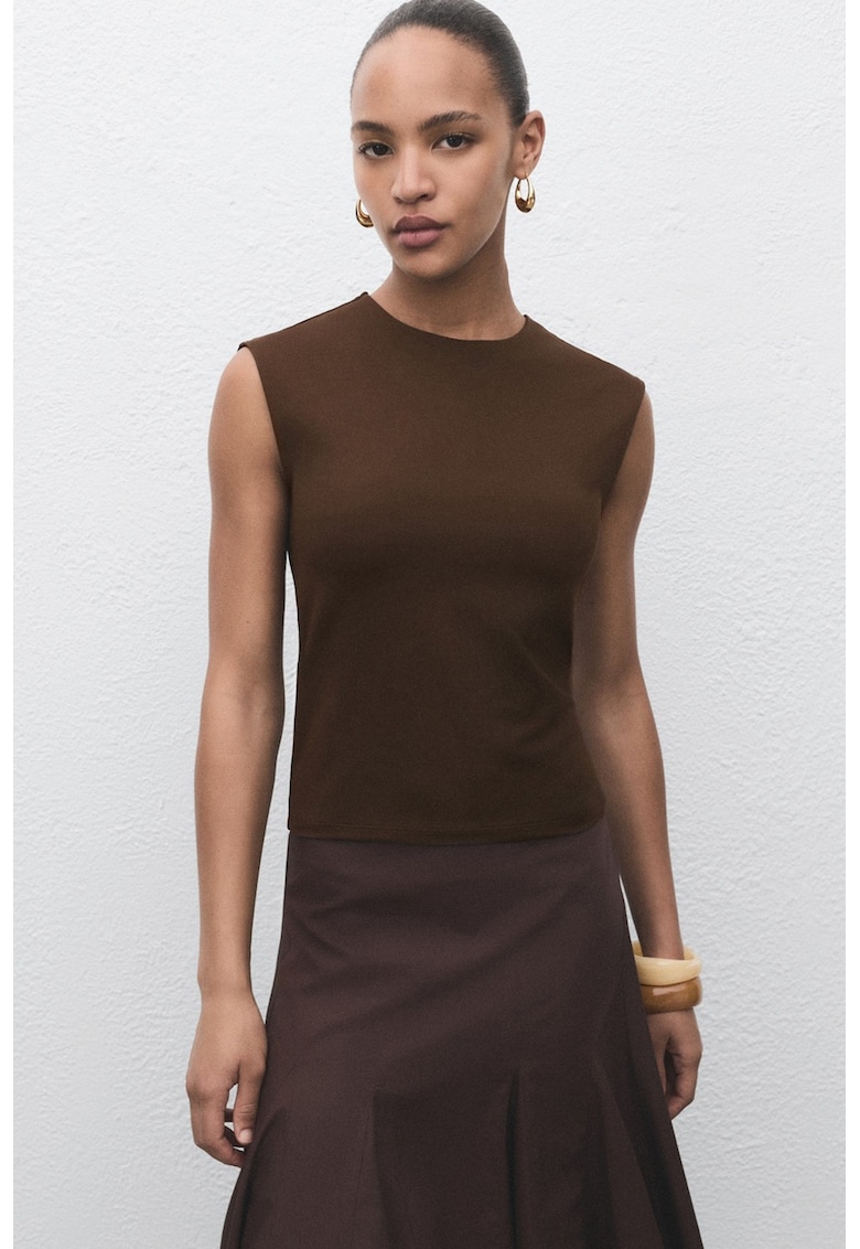 Top cu model uni si decolteu la baza gatului