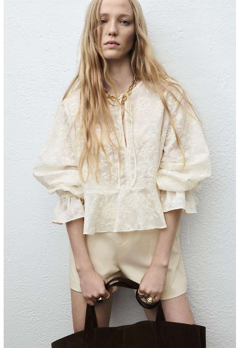 Bluza lejera cu decolteu rotund