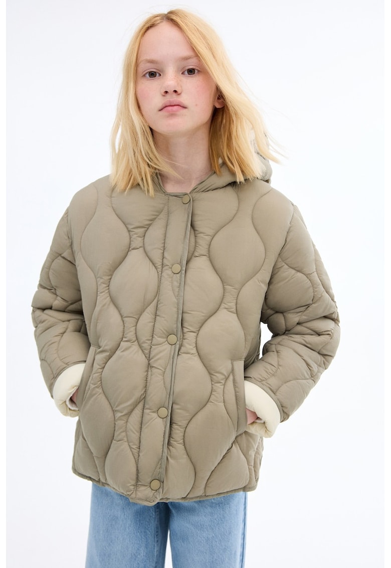 Jacheta matlasata cu croiala dreapta si gluga