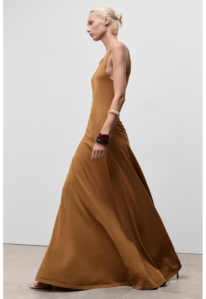 Rochie cu decolteu rotund si croiala in A - Caramel