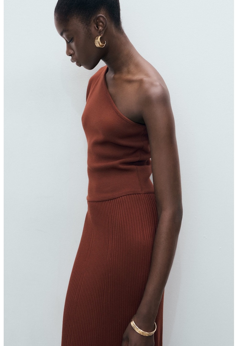 Rochie cambrata cu decolteu pe un umar