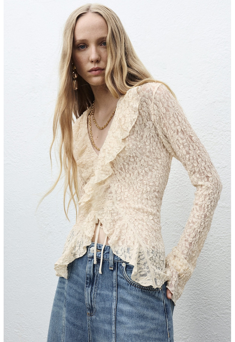 Bluza din dantela cu volane