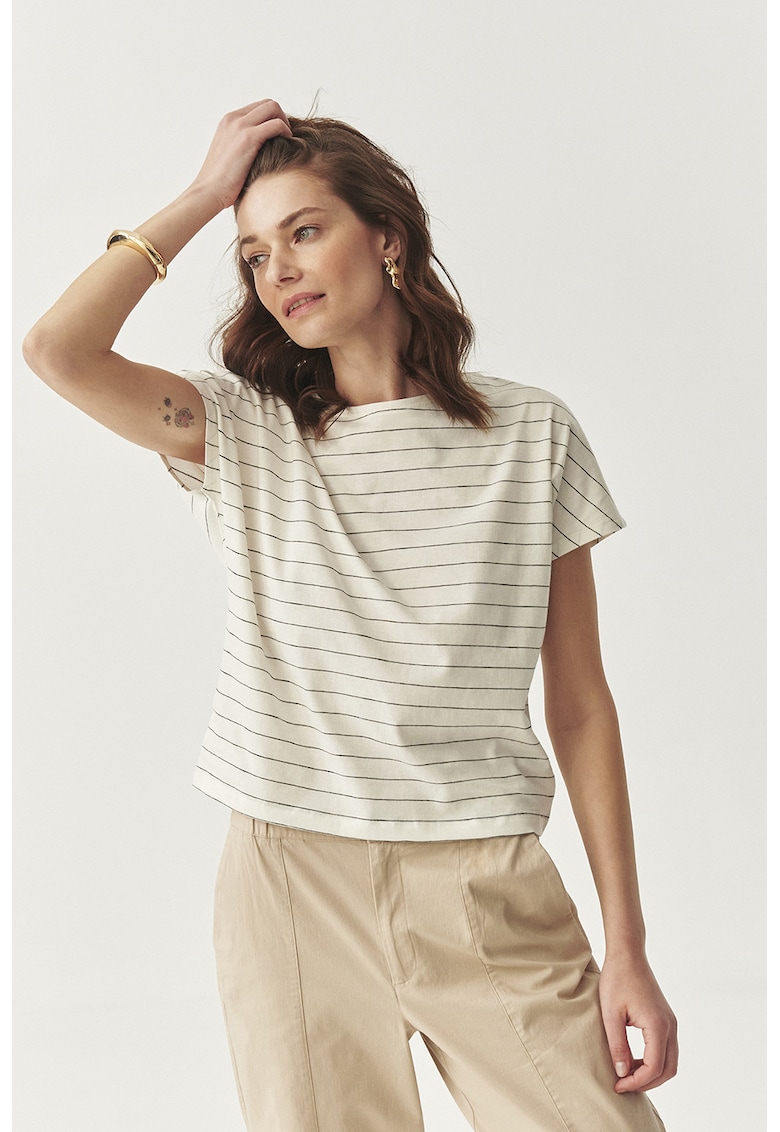 Tricou cu decolteu in V si model in dungi