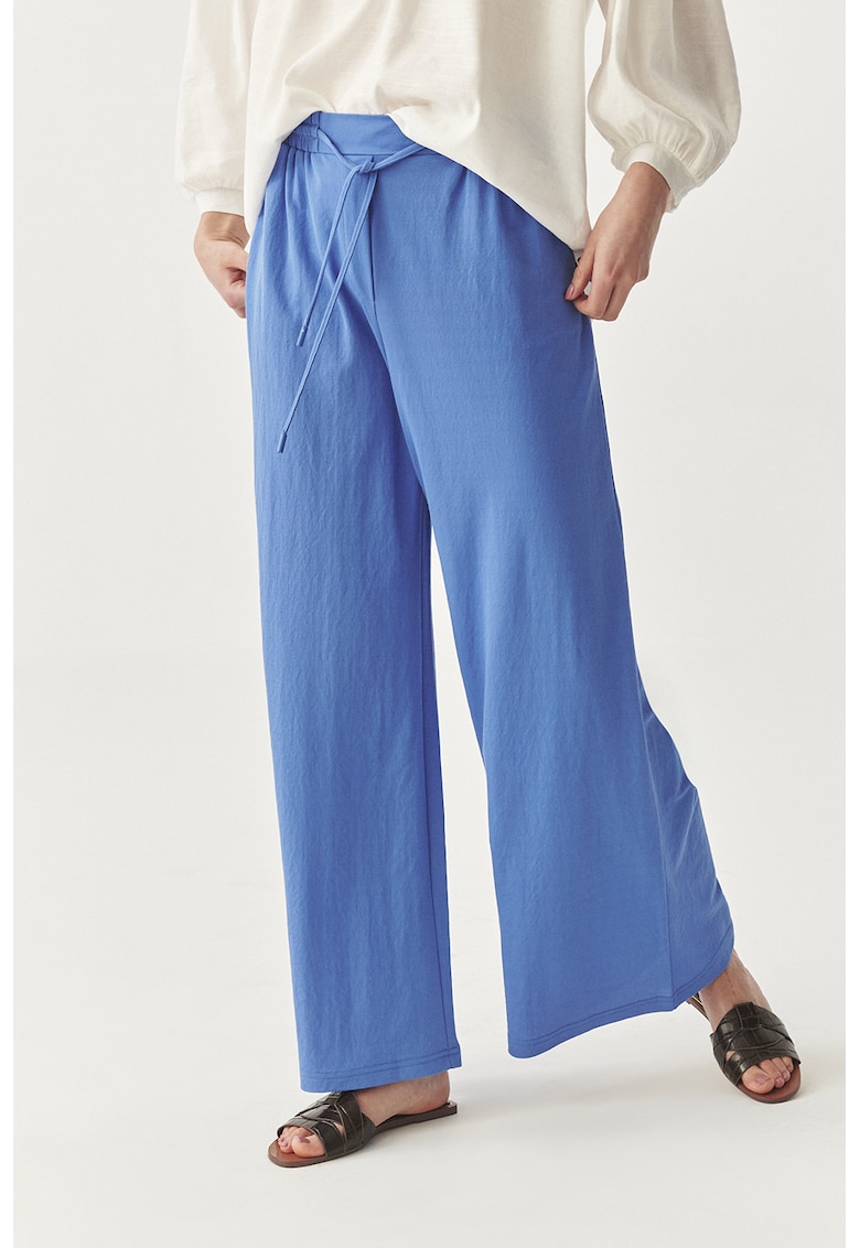 Pantaloni cu croiala ampla si snur