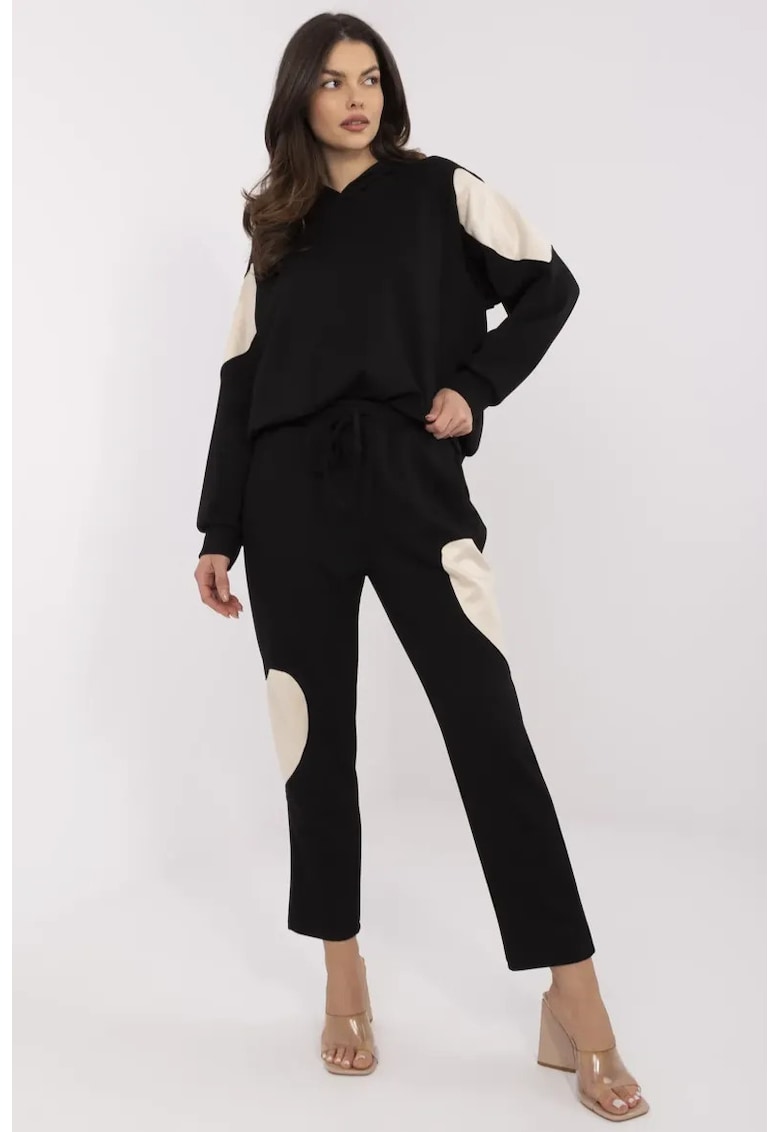 Set de hanorac si pantaloni crop cu detalii cu inima