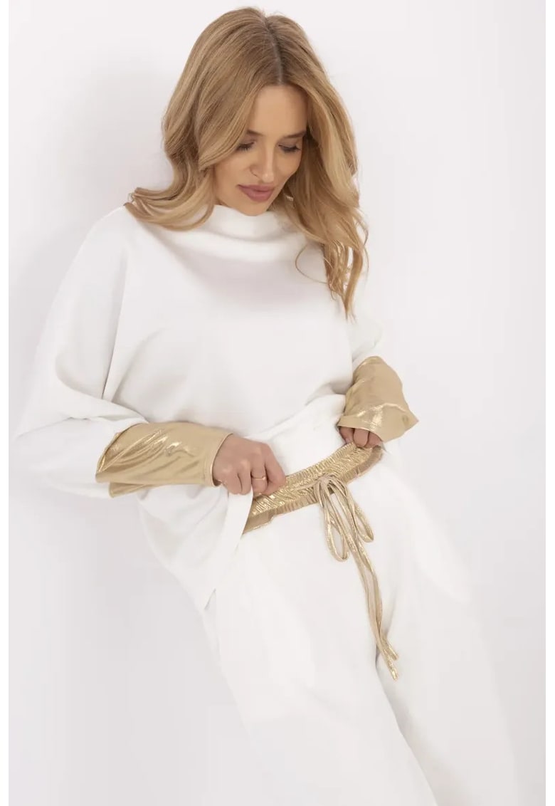 Set de bluza si pantaloni cu detalii metalizate Set de bluza si pantaloni cu detalii metalizate