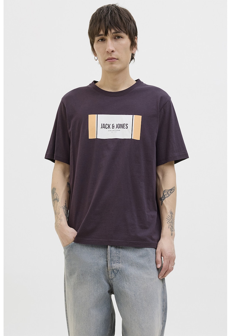 Tricou cu decolteu la baza gatului si imprimeu logo - Piersica/Alb optic/Violet tyrian